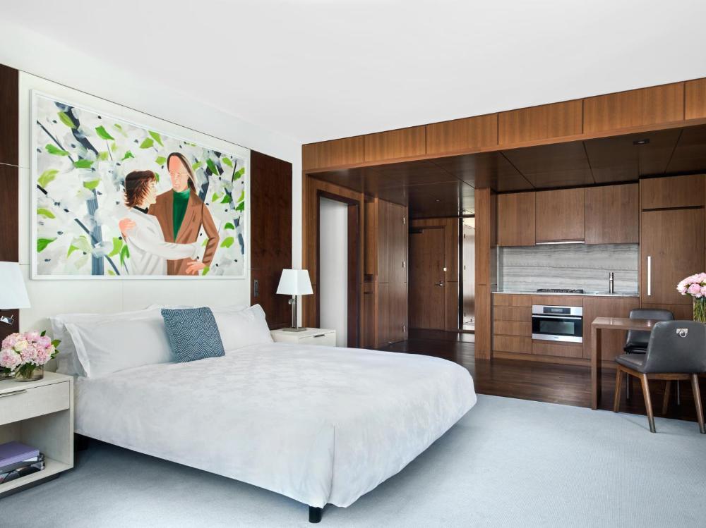 Club Executive King with Kitchen interior