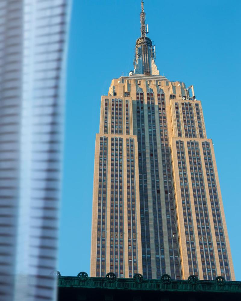 Club One-Bedroom Empire State View Suite interior