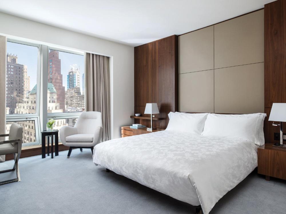 Deluxe Room with King Bed interior